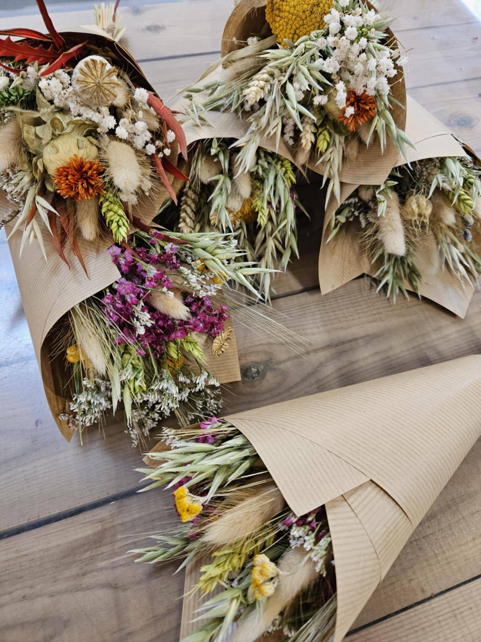 Flower La Vita Limited – wholesale Dried/pressed flowers – Mini Dried Flower Bunches 1