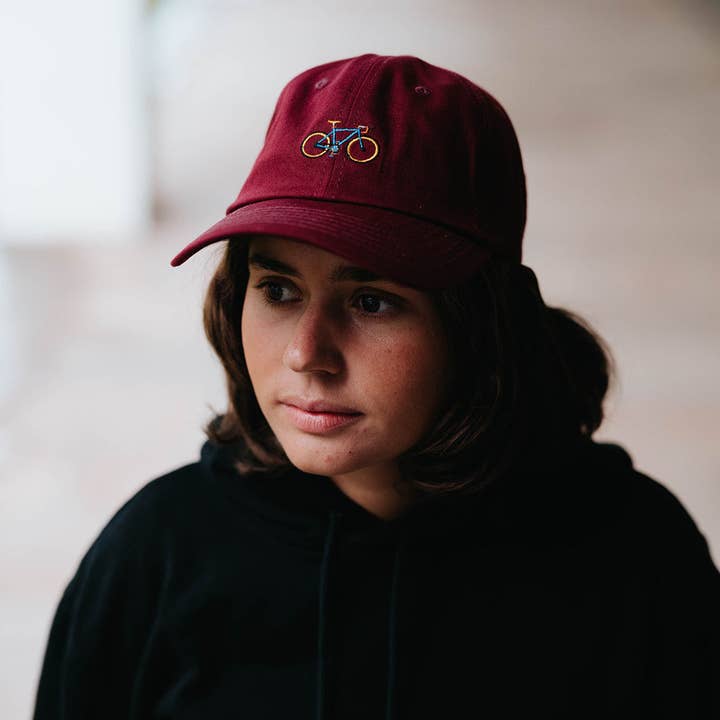 Red Fiets - Rode Baseballpet for wholesale on Faire6