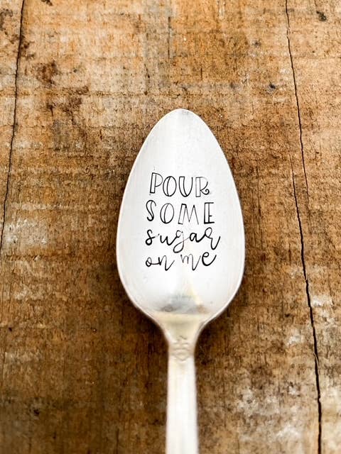 Hæld noget sukker på mig vintage ske for engroshandel hos The Sassy Barn