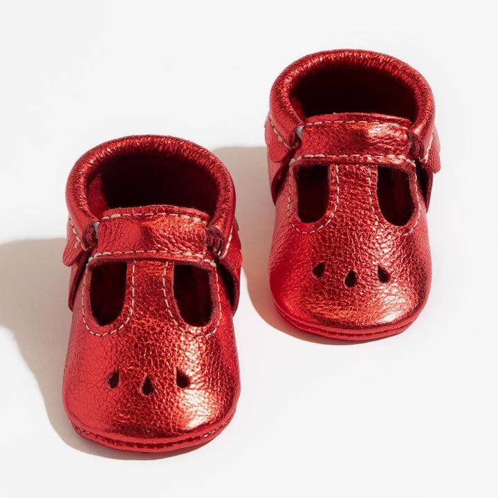 Zapato de bebé tipo Mary Jane en color rubí para venta al por mayor de Freshly Picked