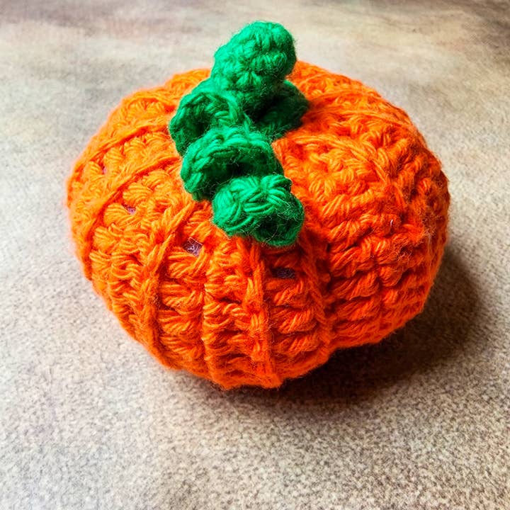 Pendentif Citrouille au Crochet Fait Main | Décoration d'Automne et d'Halloween pour la vente par Handmade By Uruba