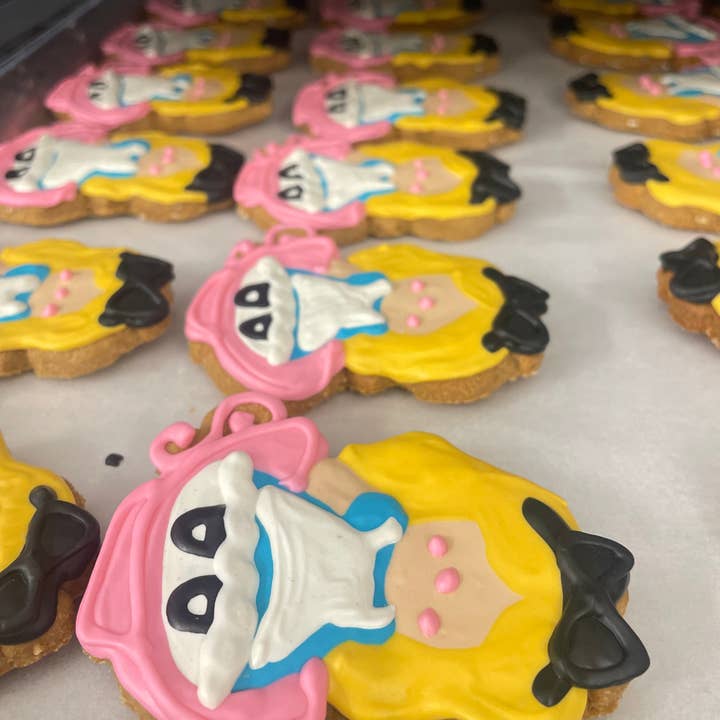 Lucky Biscuit Pet Bakery - Wholesale Pet Treats - Dog - Through the Looking Glass Limited Edition