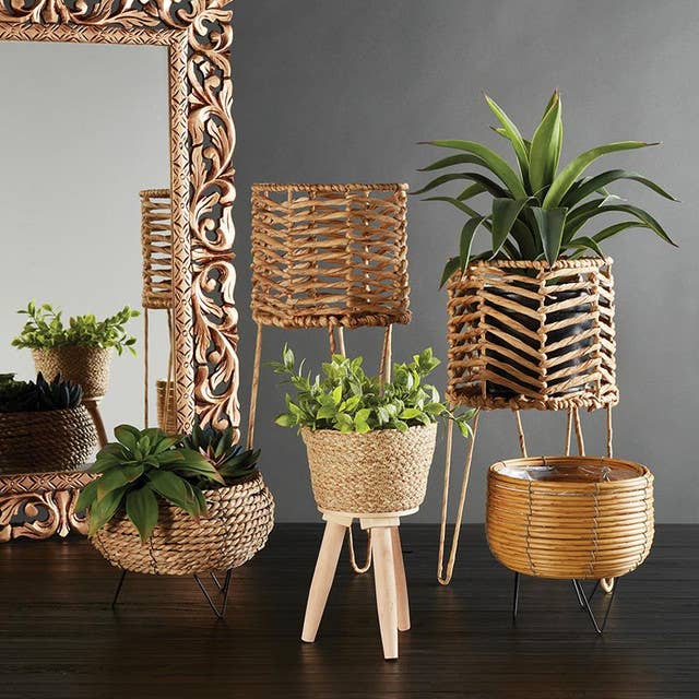 47th & Main (Creative Brands) - Wholesale Plant Pot - Seagrass Lined Planter With Legs1