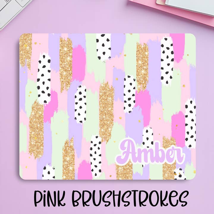 Tapis de souris personnalisé Preppy Rose Pinceau – Nom personnalisé Tapis de bureau esthétique tendance pour la vente par Creekside Design Company