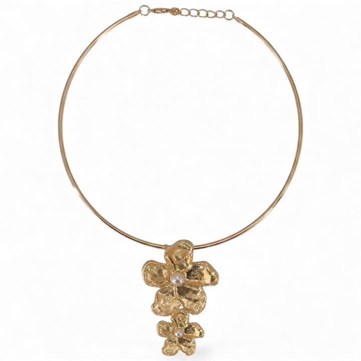 Gouden Hibiscus Bloem Hanger Ketting | Vintage Sieraden voor wholesale door Bijoux Envie Statement Jewelry