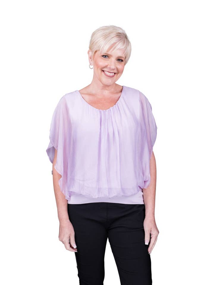 TINA Stephens Italy/Tees By Tina – Engroshandel Bluse - Dame – Aurora Flutter Fly Sleeve Silke Top m/Band Bund (BSS202)7