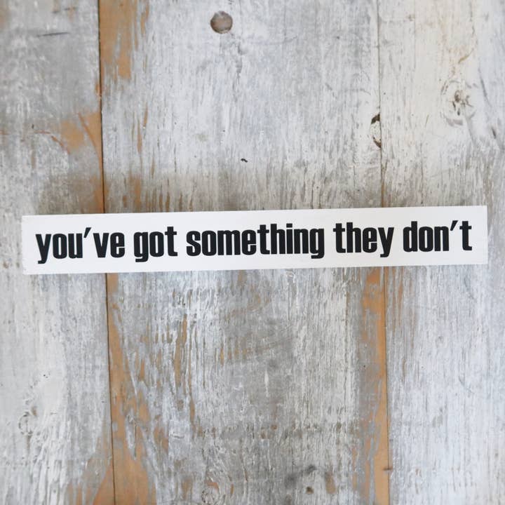 je hebt iets wat ze niet doen, poëzie, woondecoratie, plakken voor wholesale door Surf Beni