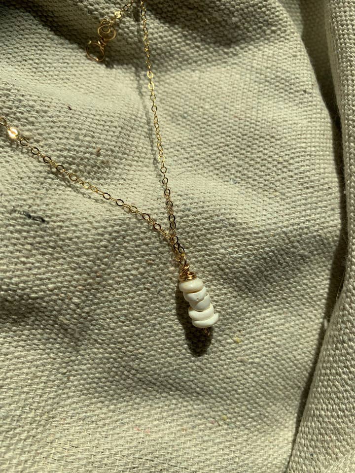 Collier River • Puka Shell pour la vente par Woods to Wire