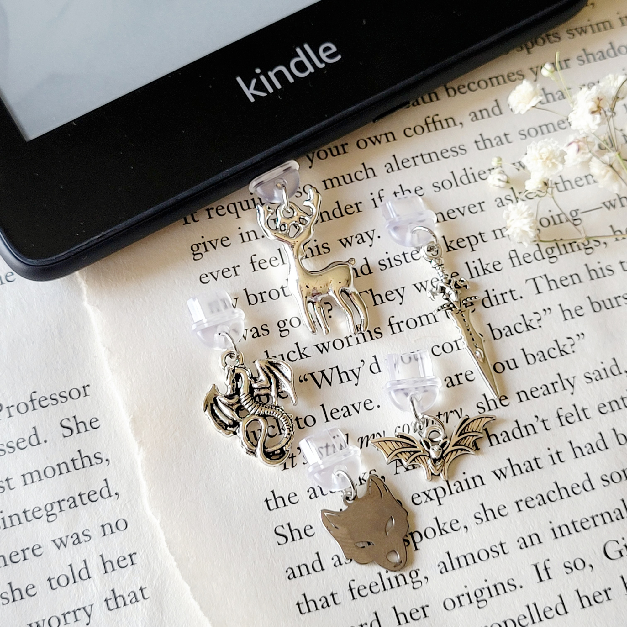 Bookish Heaux - Wholesale Individual Charm/Pendant - Romantasy Book Kindle USB Type C Charms5