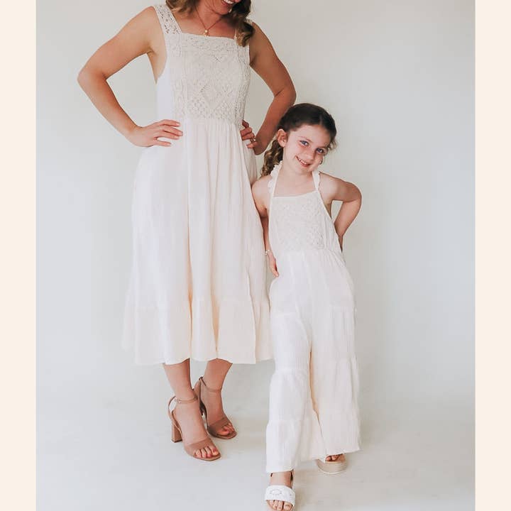 HAHA MAMA Clothing - Venta al por mayor Conjunto de mamá y bebé - Mono de Crochet Blanco Suave para Mamá e Hija - Niña10