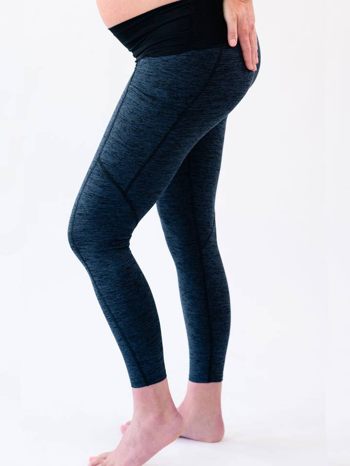 Legging 7/8 ultra doux Over-Belly de Janey - Gris sidéral pour la vente par Berkley Clothing