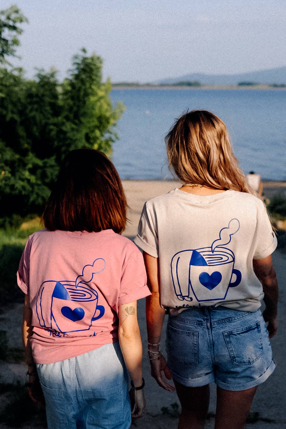 Dont Grow Up – wholesale T-shirt (utan tryck) – Dam – STOR KAFFEÄLSKARE PÅ GAMMELROSA - VUXEN T-SHIRT (TILLVERKNING CA. 14 DAGAR)1