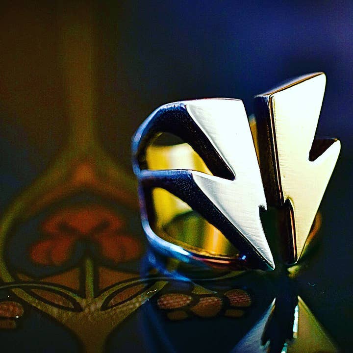 Anello unisex «Raiden» per la vendita all'ingrosso da parte di Harding Inc