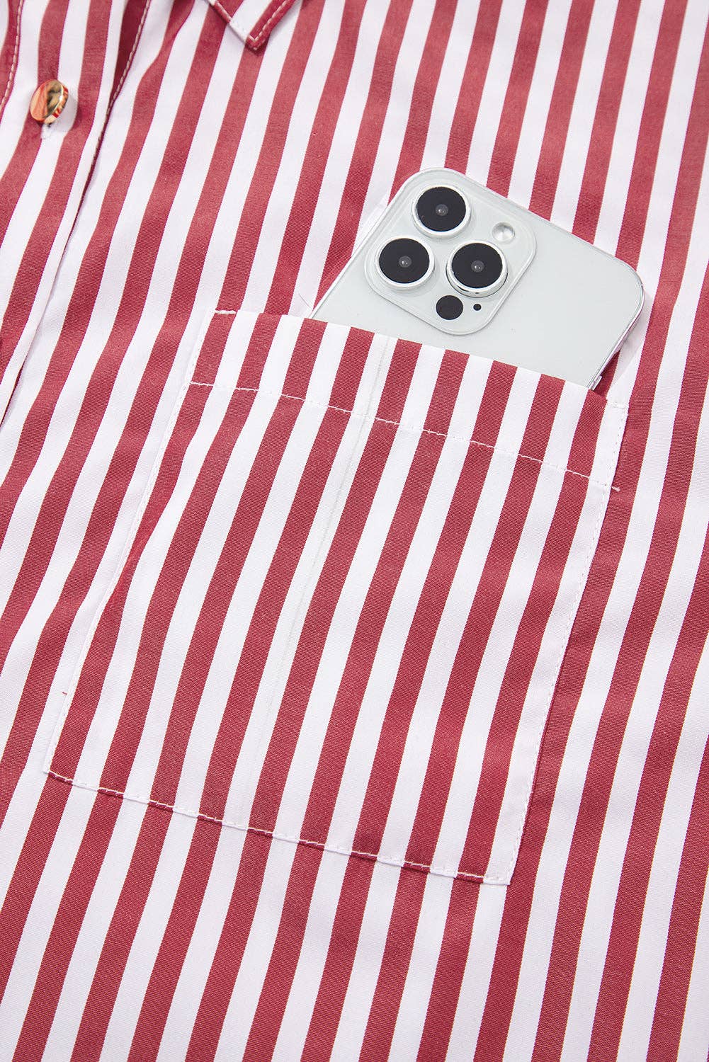 Stripe Rossa Camicia Larga con Tasche Applicate e Spacco Laterale a Righe Rosse in vendita all'ingrosso su Faire11