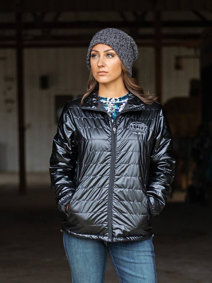 Jacka (Svart medelvikt med svarta broderade logotyper) för wholesale av Cowgirl Tuff Co. / B. Tuff Jeans