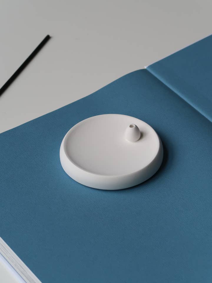 Scandi Round Incense Holder for wholesale by Jeune Home