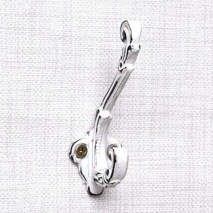 1 Pezzo Gancio Doppio per Asciugamani in Ferro da Parete Bianco per la vendita all'ingrosso da parte di Daana Paani LLC