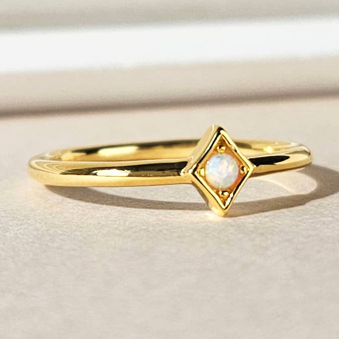 BAGUE DÉLICATE EN FORME DE LOSANGE OPALE - R-FT1059 pour la vente par HolyBang Jewels