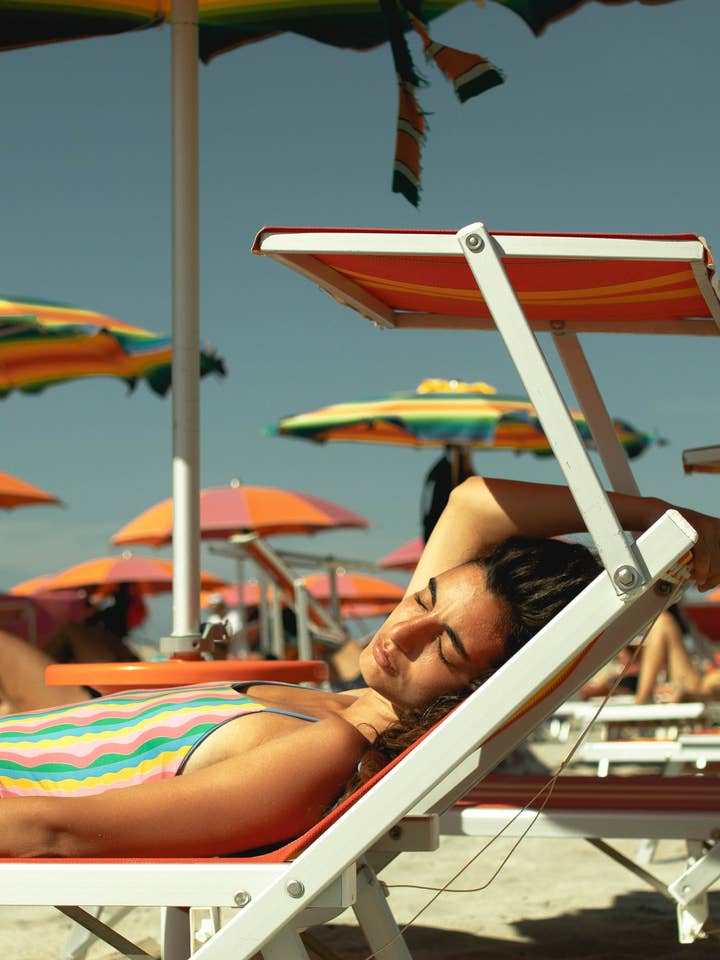 GIA gewellter heller wendbarer Badeanzug für den Großhandel von Kostumari