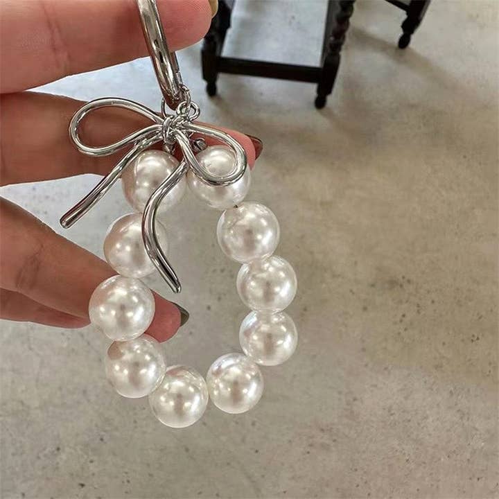 PEARL BAG CHARM-PEARL KEYCHAIN BAG CHARM | 40KC139 for wholesale on Faire
