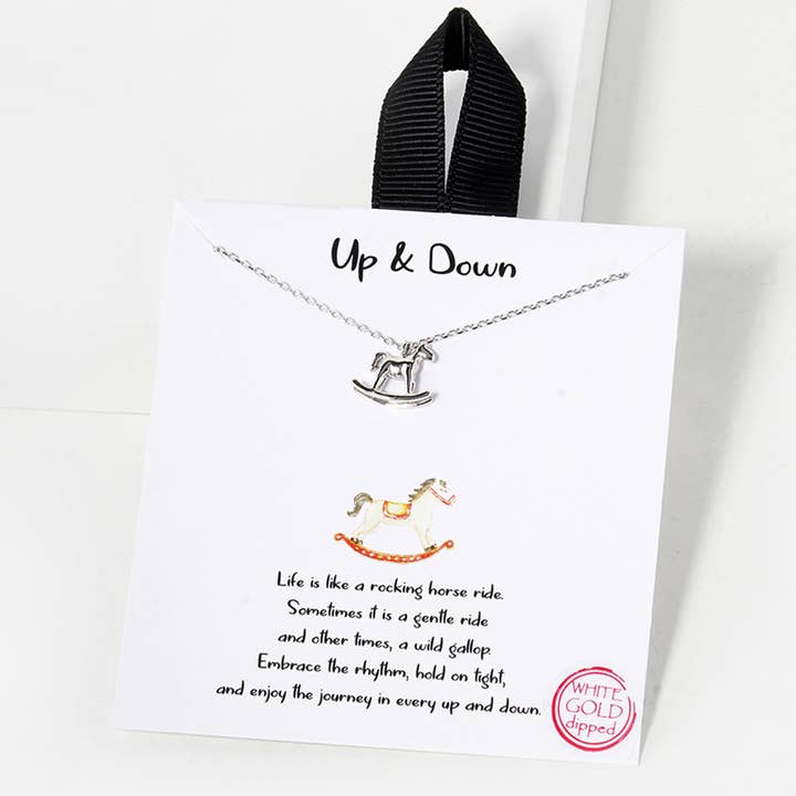 SOPHIA WHOLESALE – Großhandel Kette mit Anhänger/Charm – Up N Down Charm-Halskette mit Pferdereiten