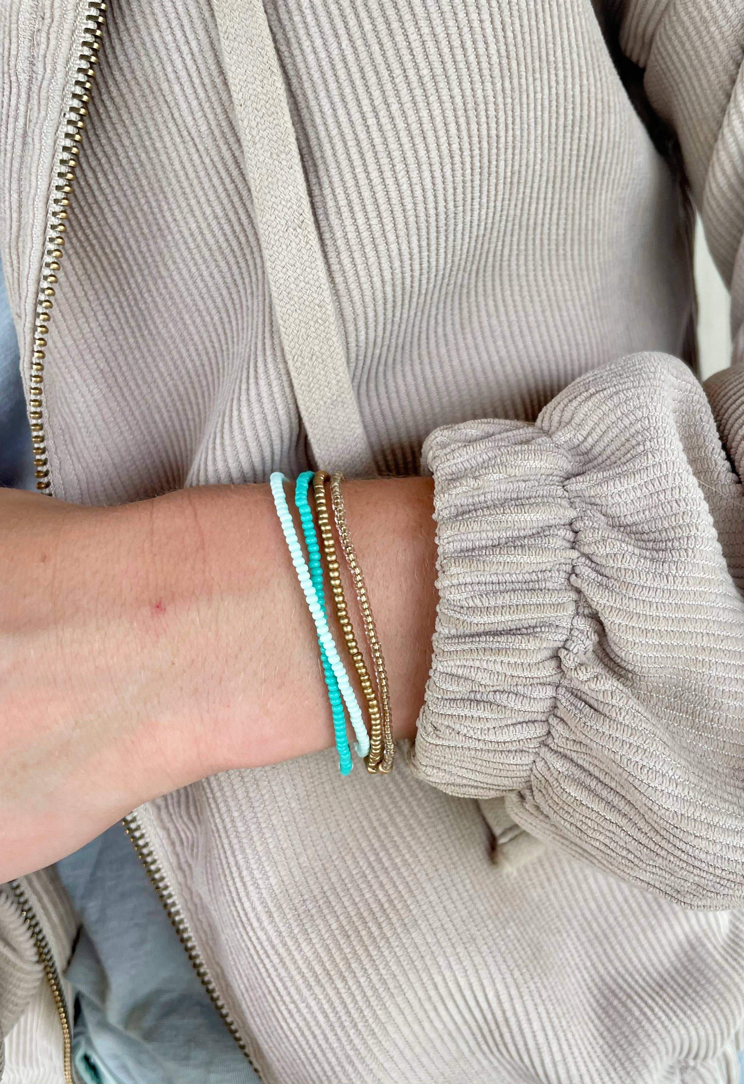 Caitlyn Clare Flair - Vente Parures de bijoux - Ensemble de bracelets extensibles en perles de rocaille Bracelets délicats en perles7