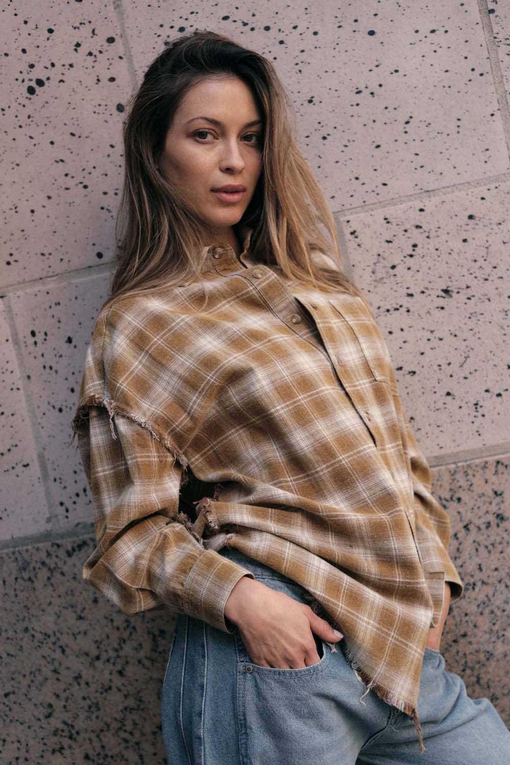 Promesa USA - Wholesale Button Down Shirt - Women's - Plaid Flannel Oversized Raw-Edge Pocket Shirt2