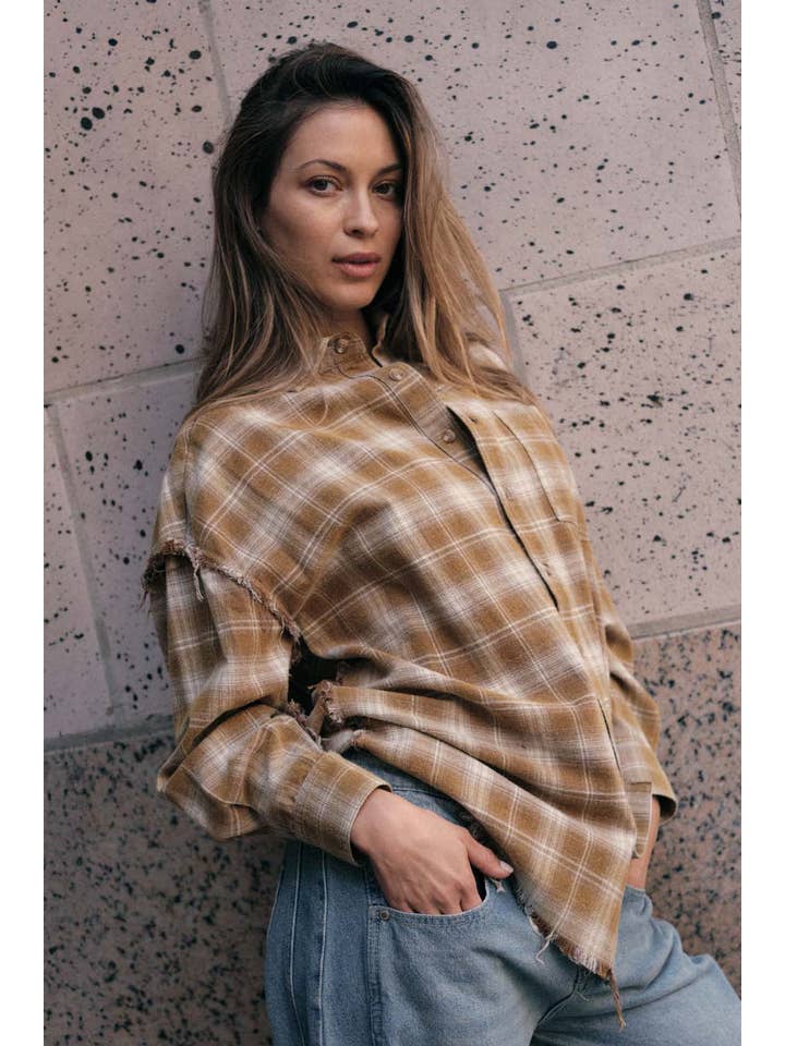 Promesa USA - Wholesale Button Down Shirt - Women's - Plaid Flannel Oversized Raw-Edge Pocket Shirt2