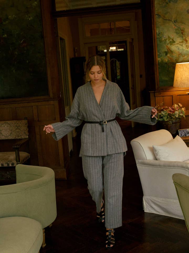 MOTI - Vendita all'ingrosso Giacca - Donna - Giacca kimono a righe gessate in lana grigia