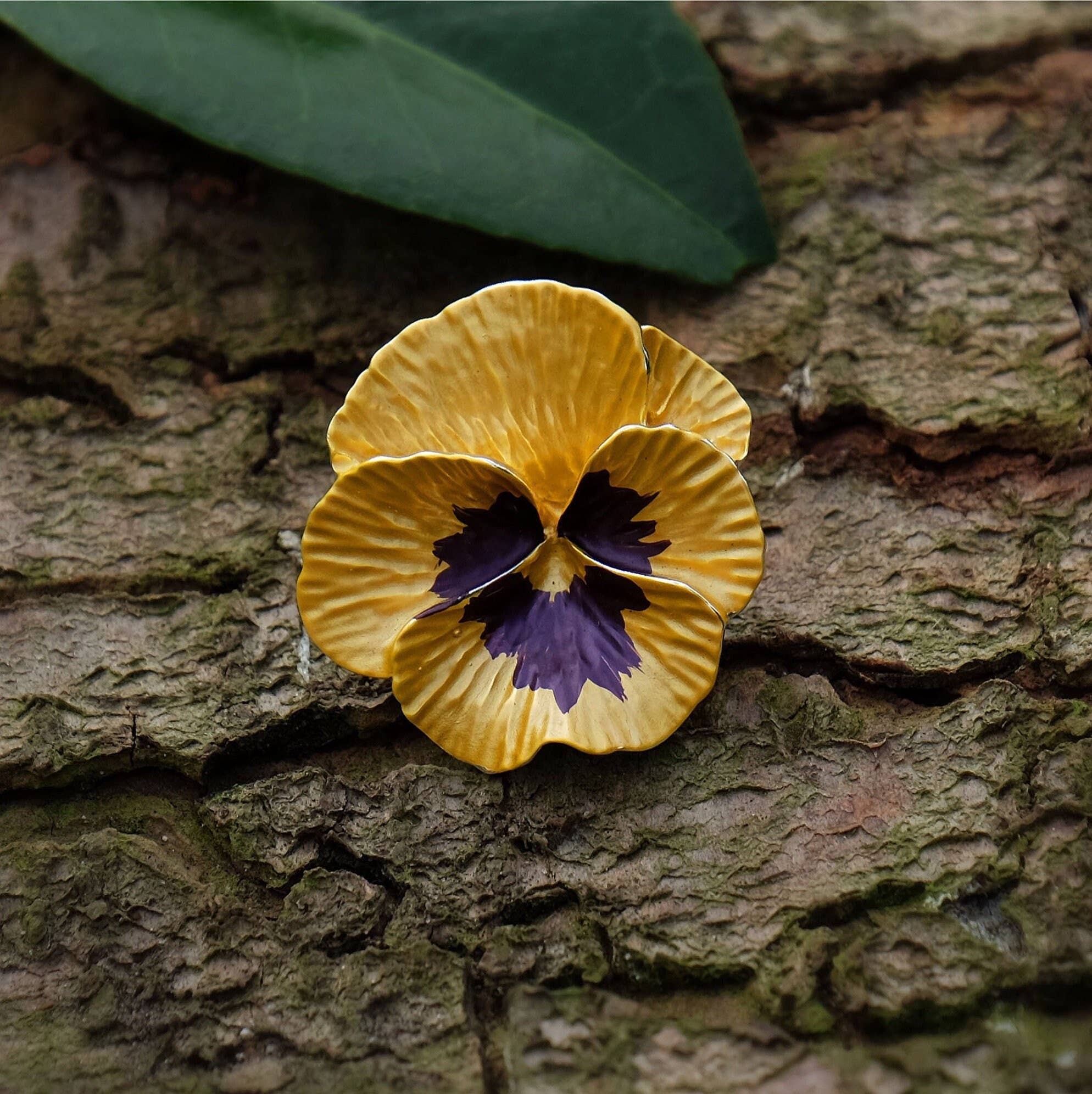 Alexander Thurlow & Co Ltd - Wholesale Brooch - Pansy Yellow Flower Brooch