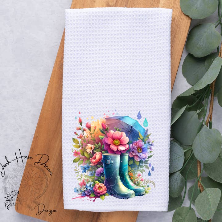 Bottes de pluie aquarelle, fleurs de printemps, torchon / serviette à main pour la vente par Dark Horse Dream Designs LLC