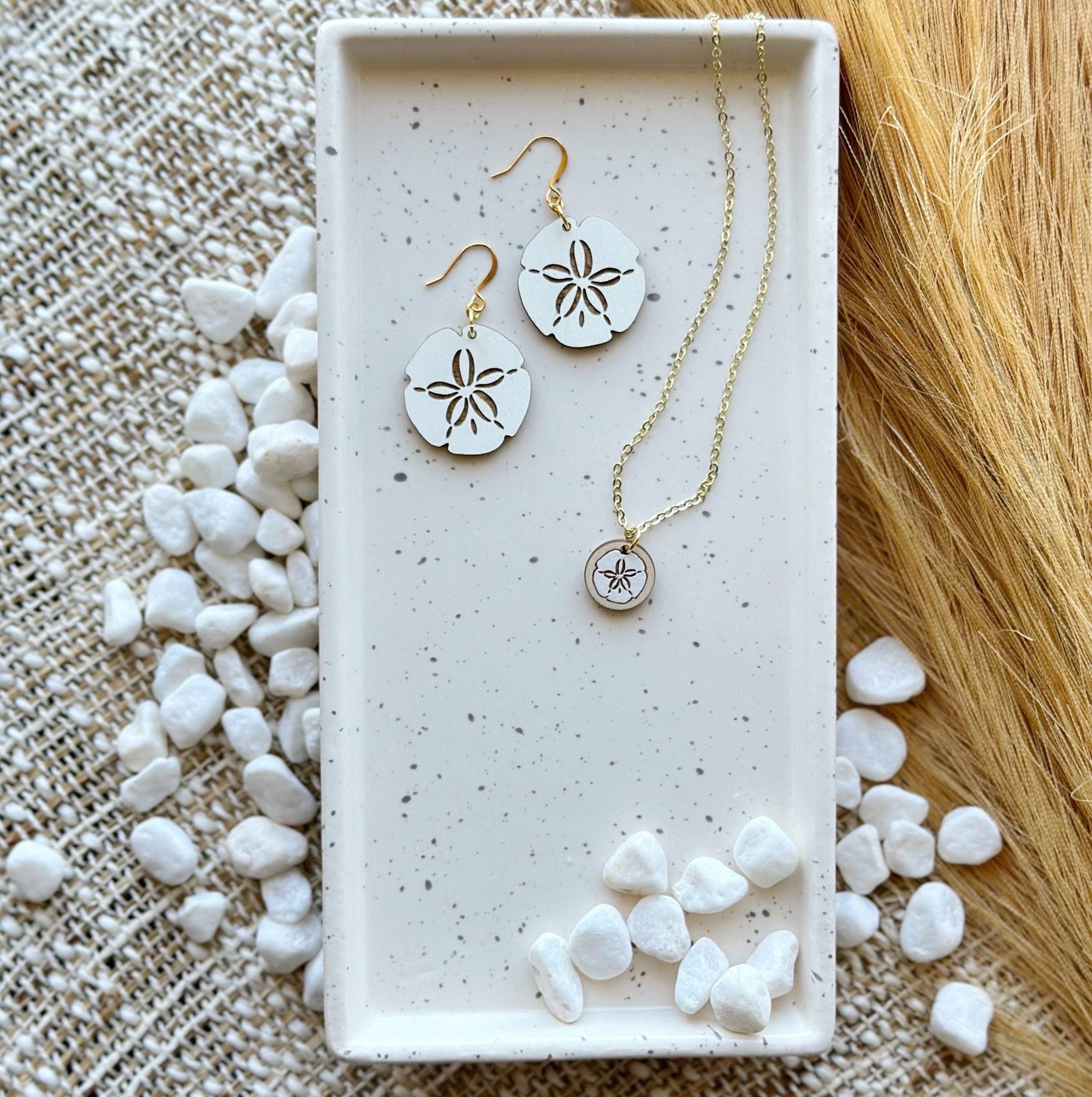 Wicket Goods - Wholesale Pendant/Charm Necklace - Sand Dollar Necklace2