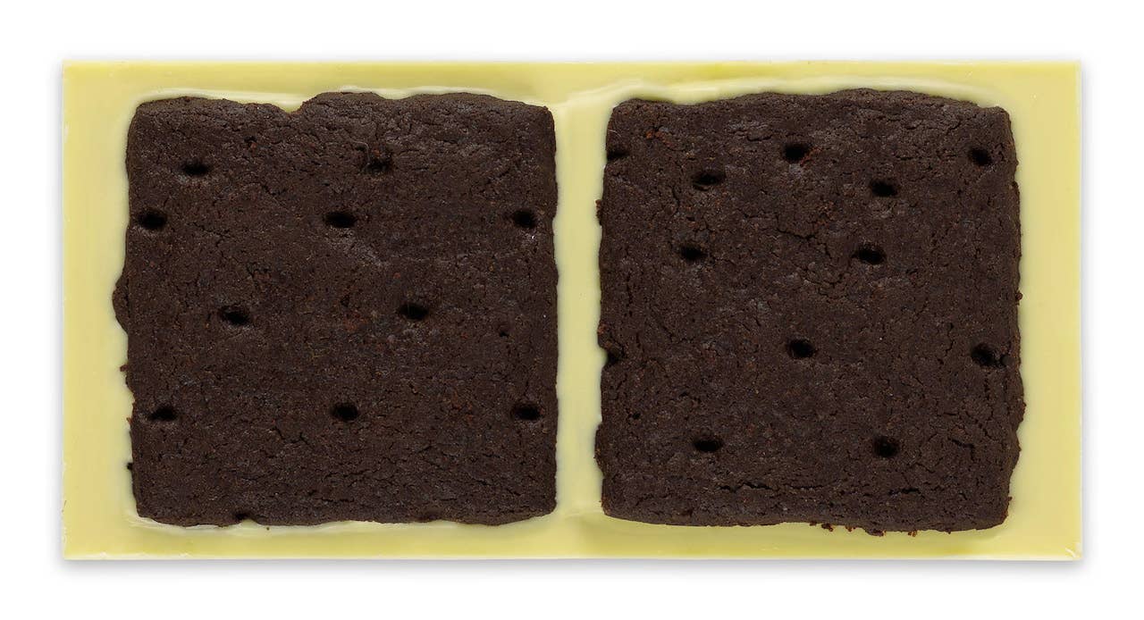 Omnom Chocolate by Choco Dealer - Vendita all'ingrosso Barretta di cioccolato - OMNOM - cioccolato bianco cremoso con cookies al cioccolato fondente1