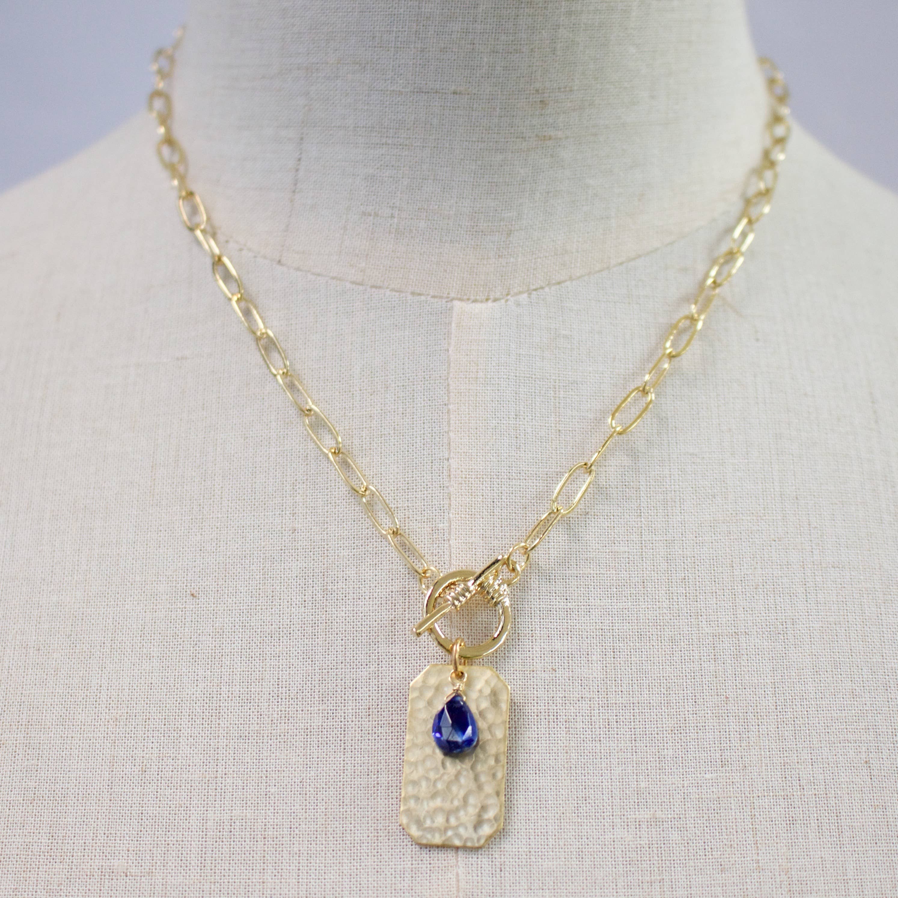 a.v. max - Wholesale Pendant/Charm Necklace - Hammered Dog Tag|Semi Stone & Toggle Closure|Gold|17"3