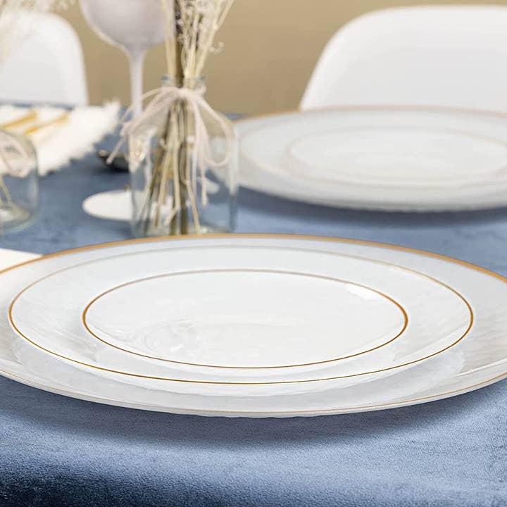 EcoQuality – wholesale Engångsplatta – Engångstallrikar i vit plast med organisk hamrad design och transparent guldkant7