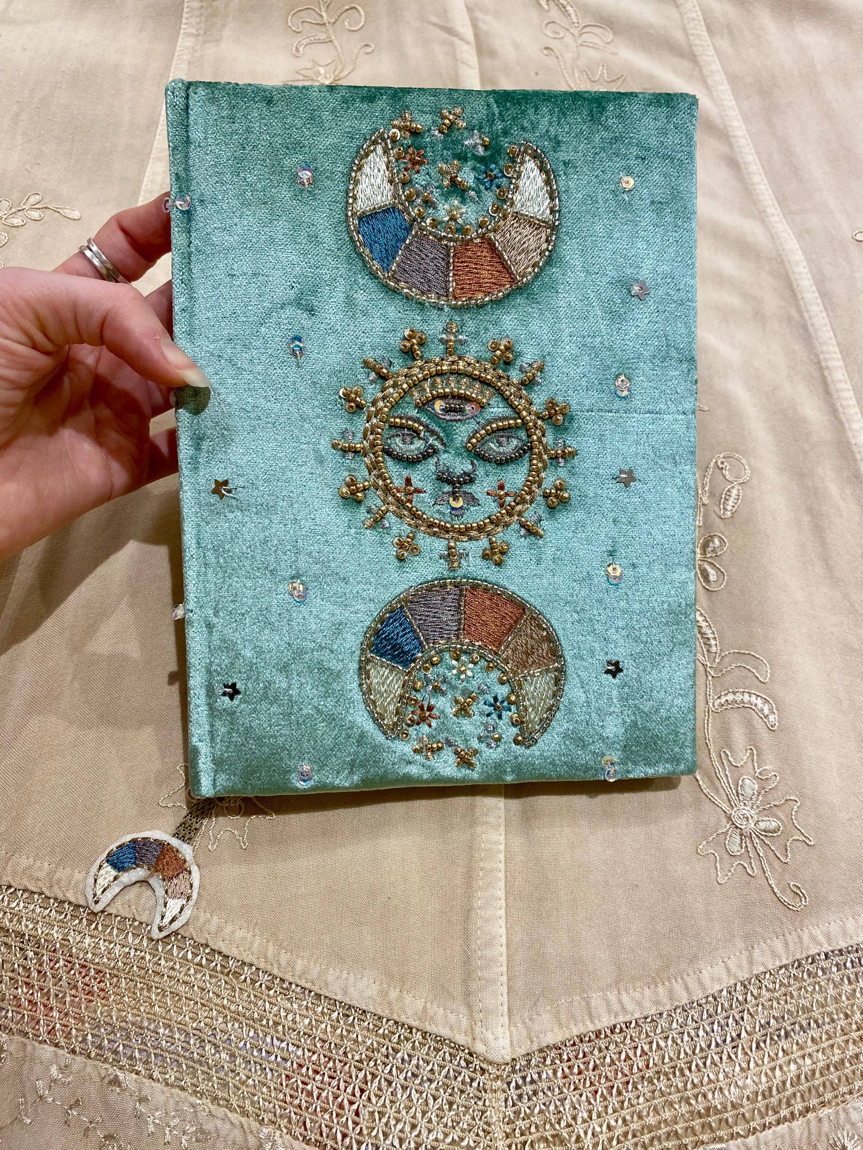 Temple of Treasure - Wholesale Notebook - Fluwelen Kralen Notitieboek Maancycli1