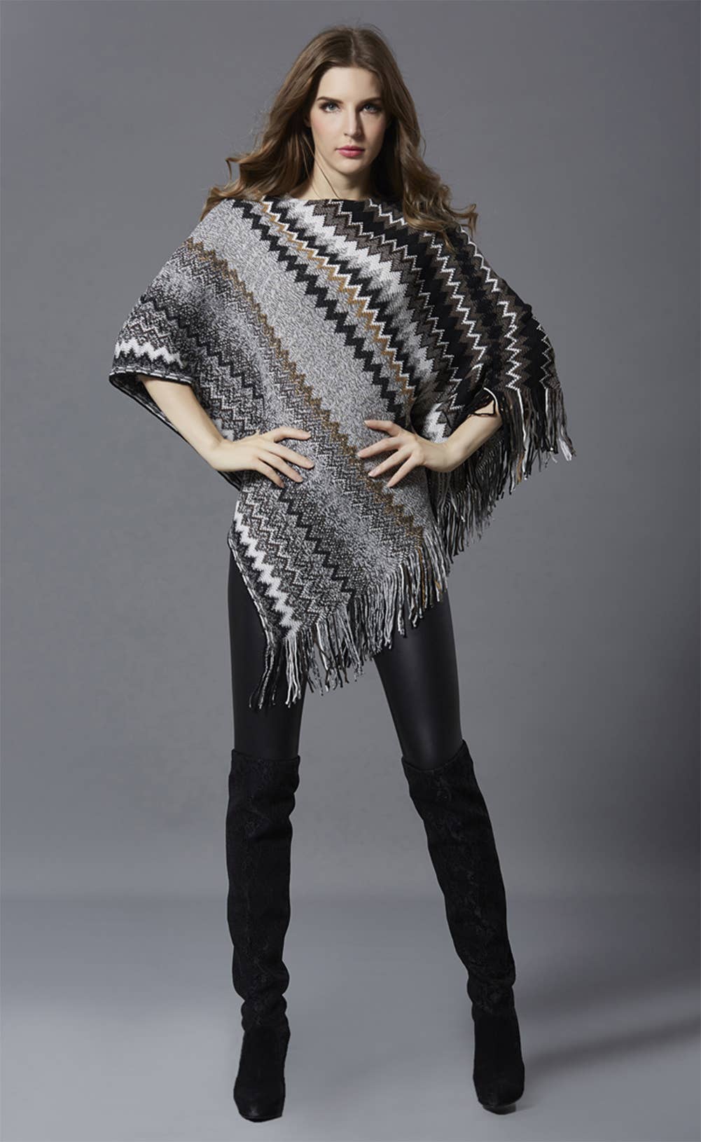 Fennco Styles – Poncho - Mulher por atacado – Camisola Poncho Zig-Zag Tricotada Pullover9