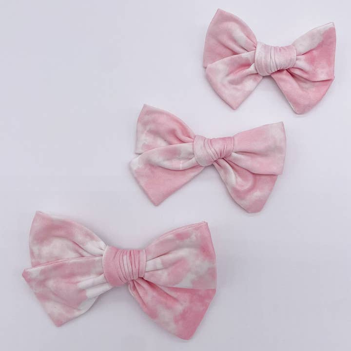 Nœud rose tie dye pour la vente par Jensens Jammies