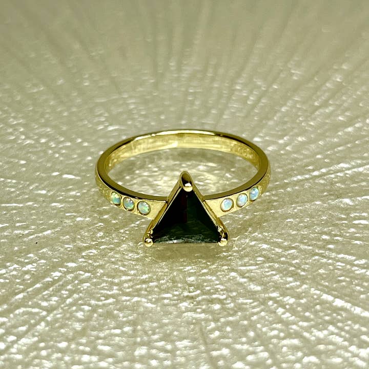 Benny Loves Stella – Großhandel Mehrsteinige Ringe – Trinity Mountain Ring mit Opal & Onyx
