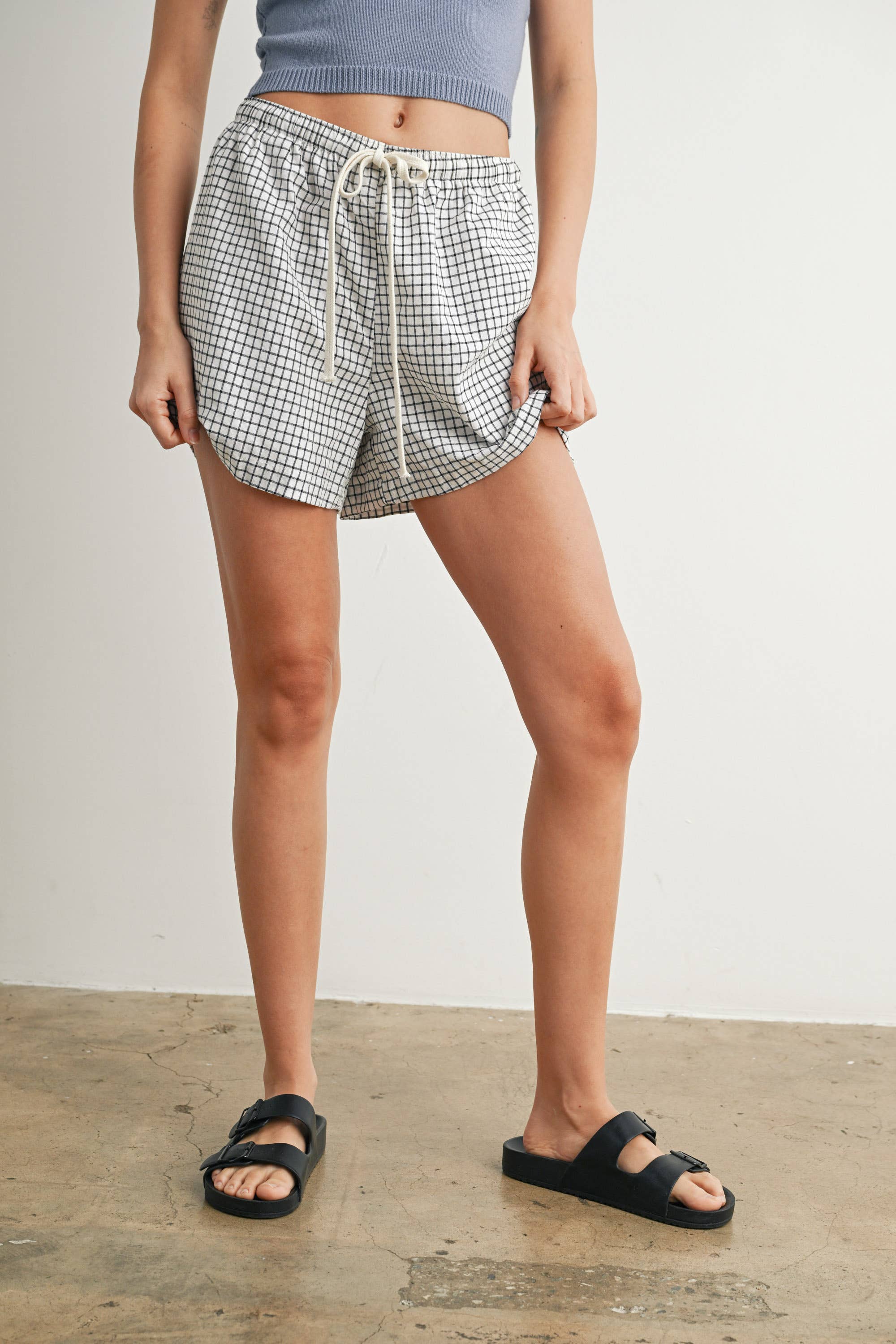 BUTTERMELON - Vendita all'ingrosso Pantaloncini - Donna - Shorts a quadretti con coulisse elastica - BMP74501