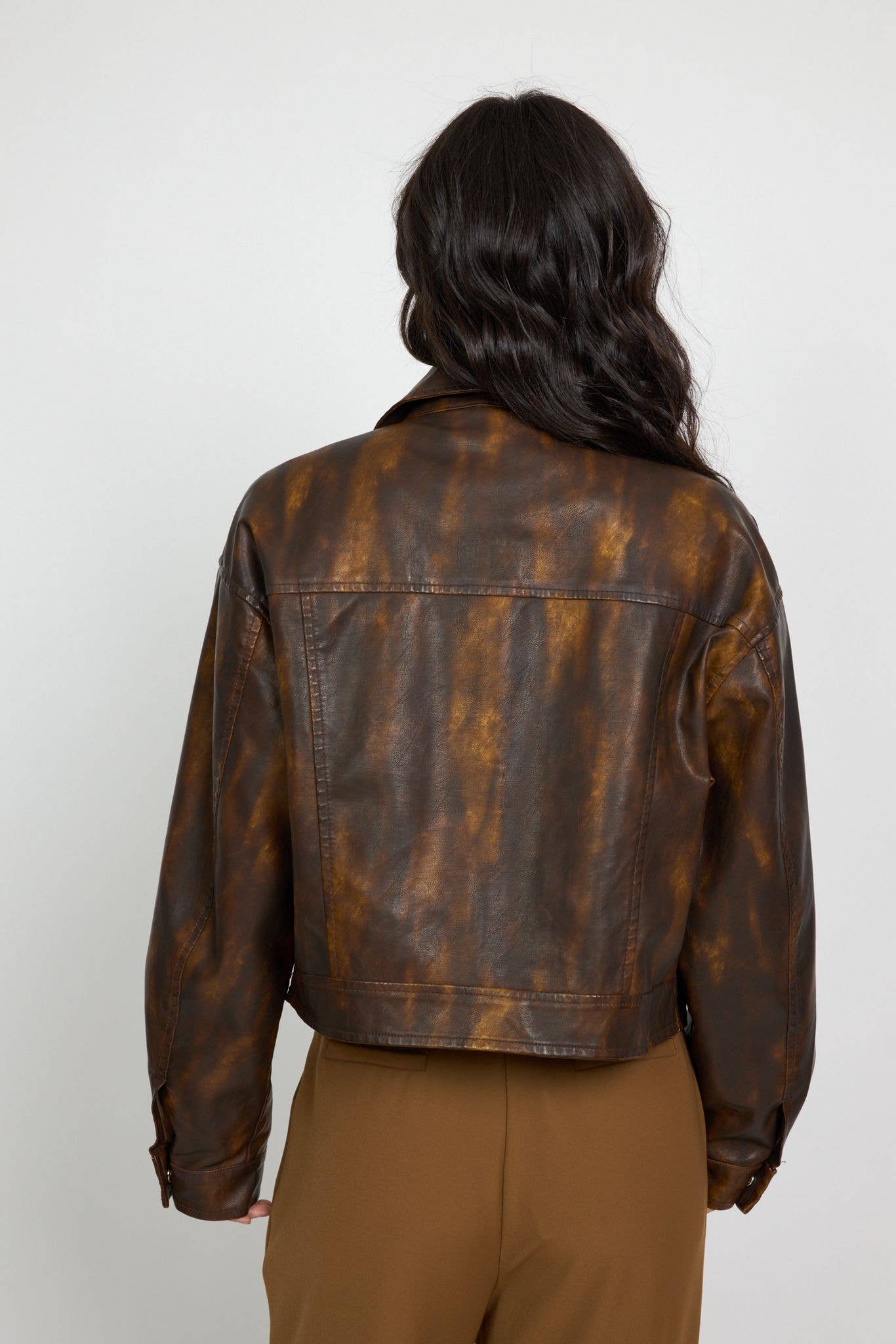 SWEET MAGIC MODA Y COMPLEMENTOS - Wholesale Leather Jacket - Women's - FAUX LEATHER JACKET WITH POCKETS2