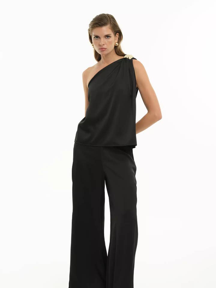 Ensemble maxi sans manches en satin noir pour la vente par Noece