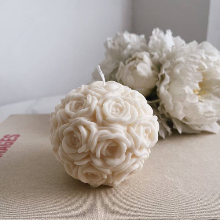 Hi Sunday Collective - Wholesale Novelty Candle - Brighton Rose Bouquet Ball Pillar Soy Wax Candle1