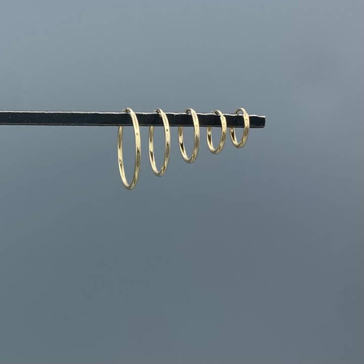 Cerchi infiniti in oro riempito da 1,25 mm per la vendita all'ingrosso da parte di Something Silver