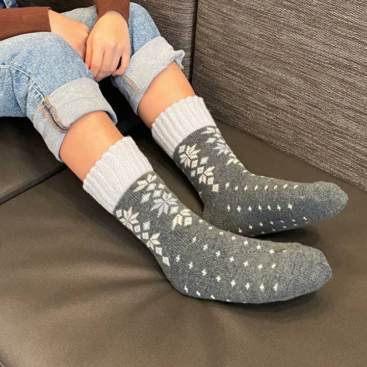 CHERRYSTONE – Großhandel Haussocken – Unisex – Thermosocken mit Rundhalsausschnitt und Schneekristallen | Griffe | Unisex M/L5