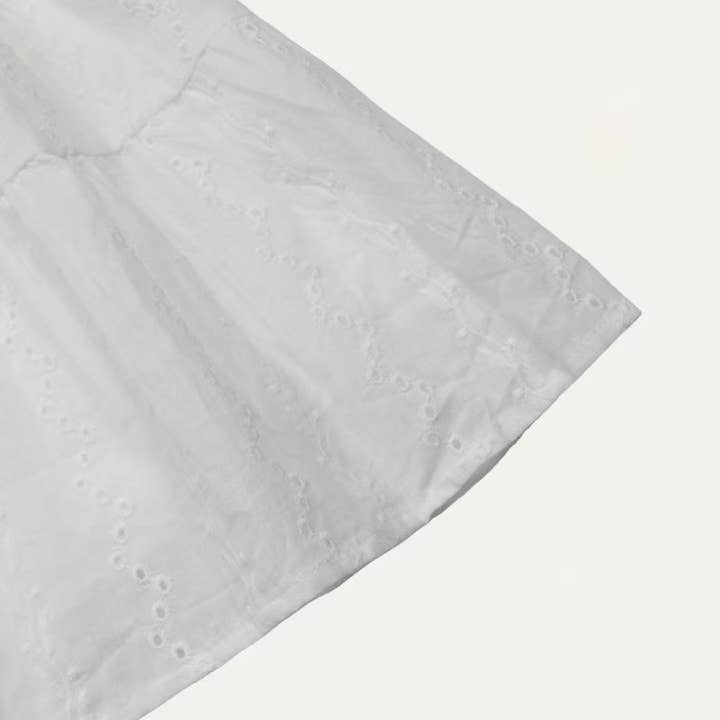 BIANCO PURO Mini abito elegante a maniche corte con spalle scoperte in vendita all'ingrosso su Faire4