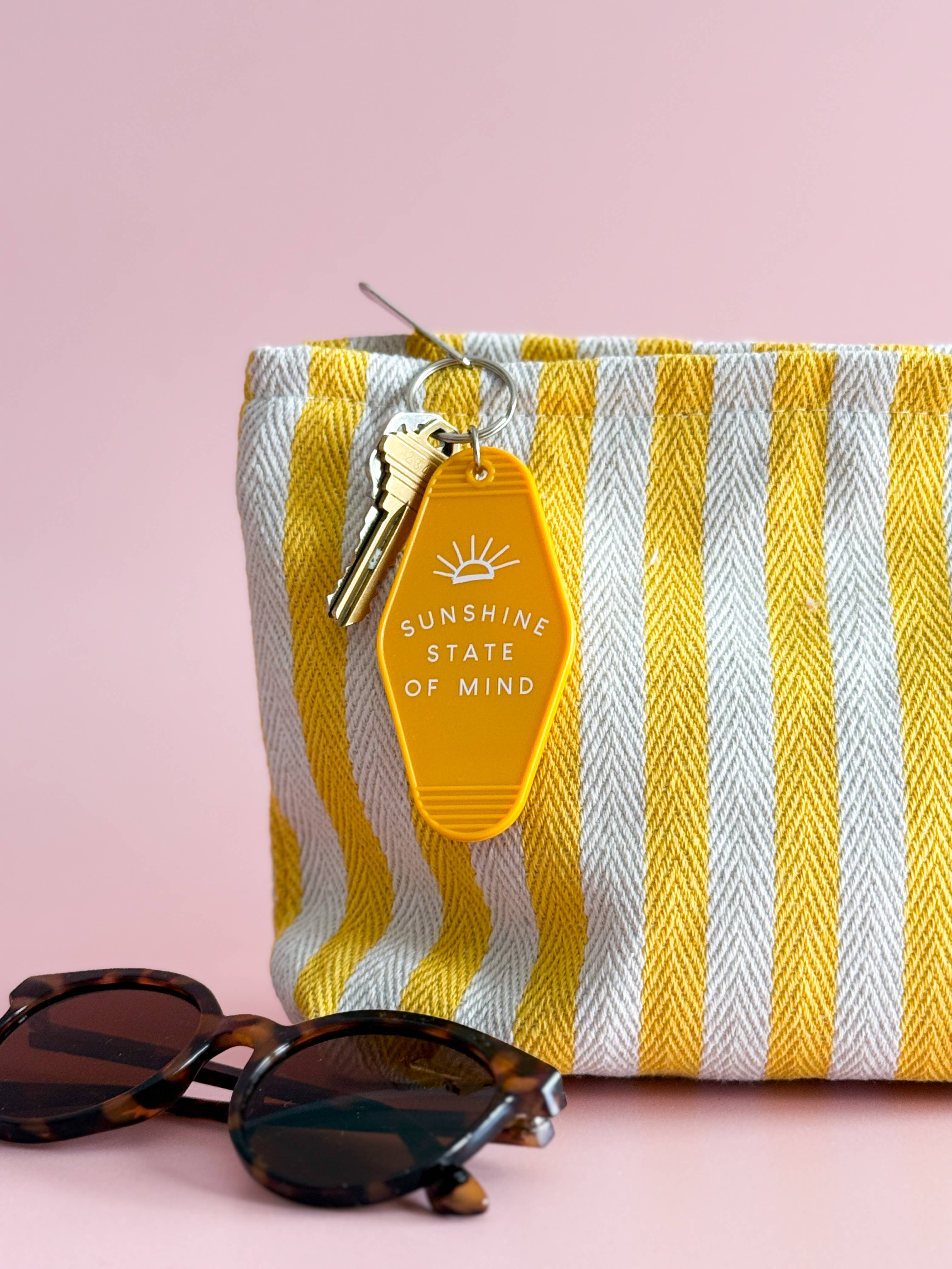 Declaration & Co - Vente Porte-clés – unisexe - Porte-clés rétro d'hôtel - État d'esprit ensoleillé1