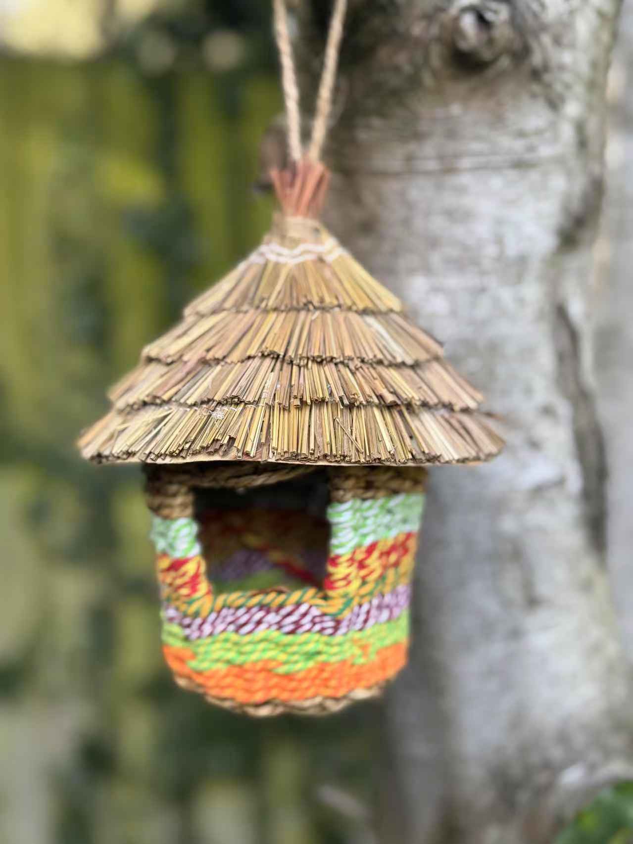 Marissa's Gifts - Wholesale Bird House - Handmade hut weave rattan birdhouses with straw roof measuring 15 x 21cm2