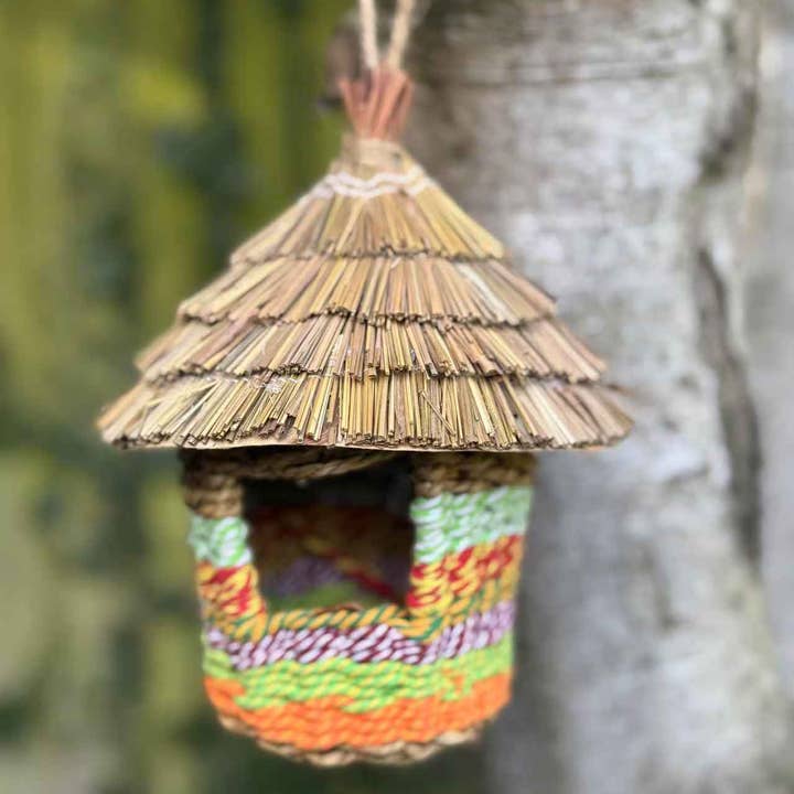 Marissa's Gifts - Wholesale Bird House - Handmade hut weave rattan birdhouses with straw roof measuring 15 x 21cm2