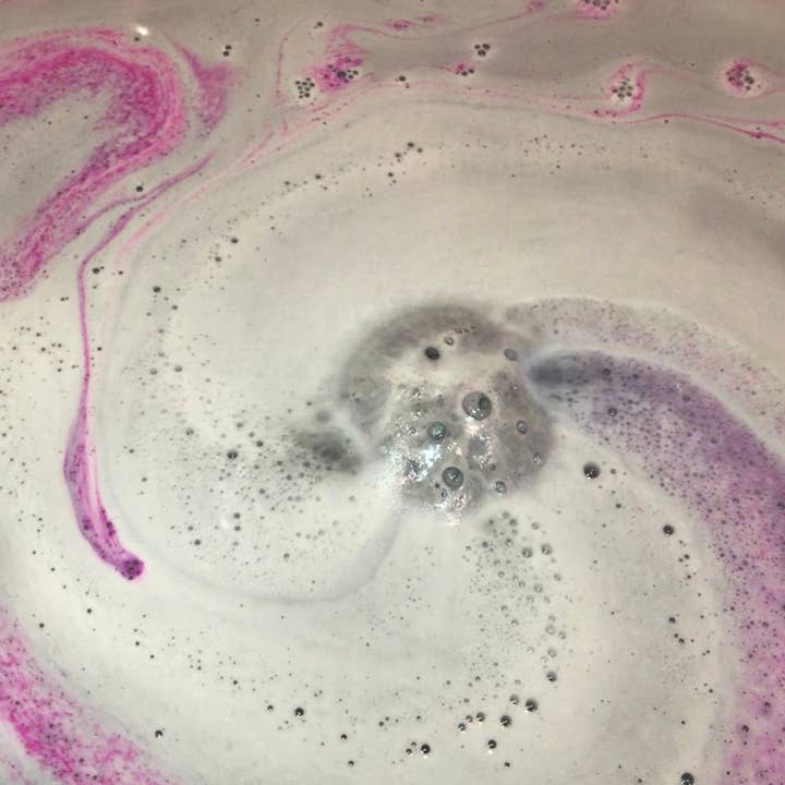 Southern Fleek Bath LLC – wholesale Bath bomb/fizz – Silver Shades of Shimmer Bath Bomb 8oz